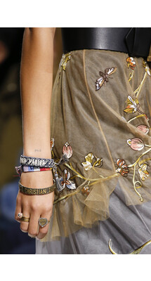 Details Christian Dior , Details Dior Fall 2018 Ready-to-Wear , Детали показа Кристиан Диор , Детали показа Диор осень зима 2018 , Fashion show , неделя моды в Париже , PFW , Мария Грация Кьюри , Mainstyles